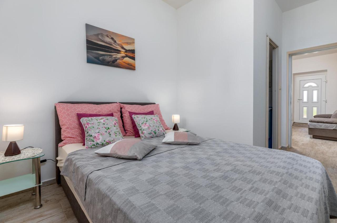 Apartmani Magdalena 普拉 外观 照片